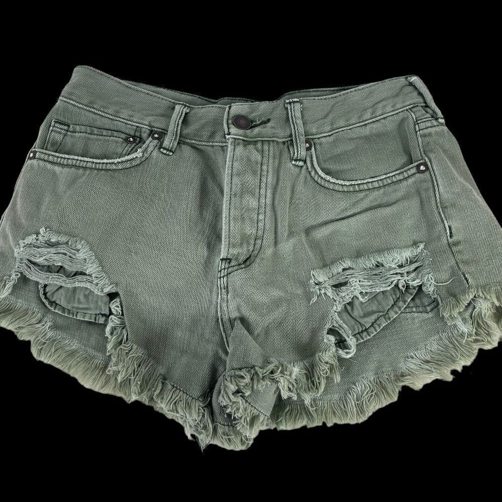 Free Peopleโ We The FreeโKhaki Green Ripped High Waist Cutoff Shorts Sz 24
